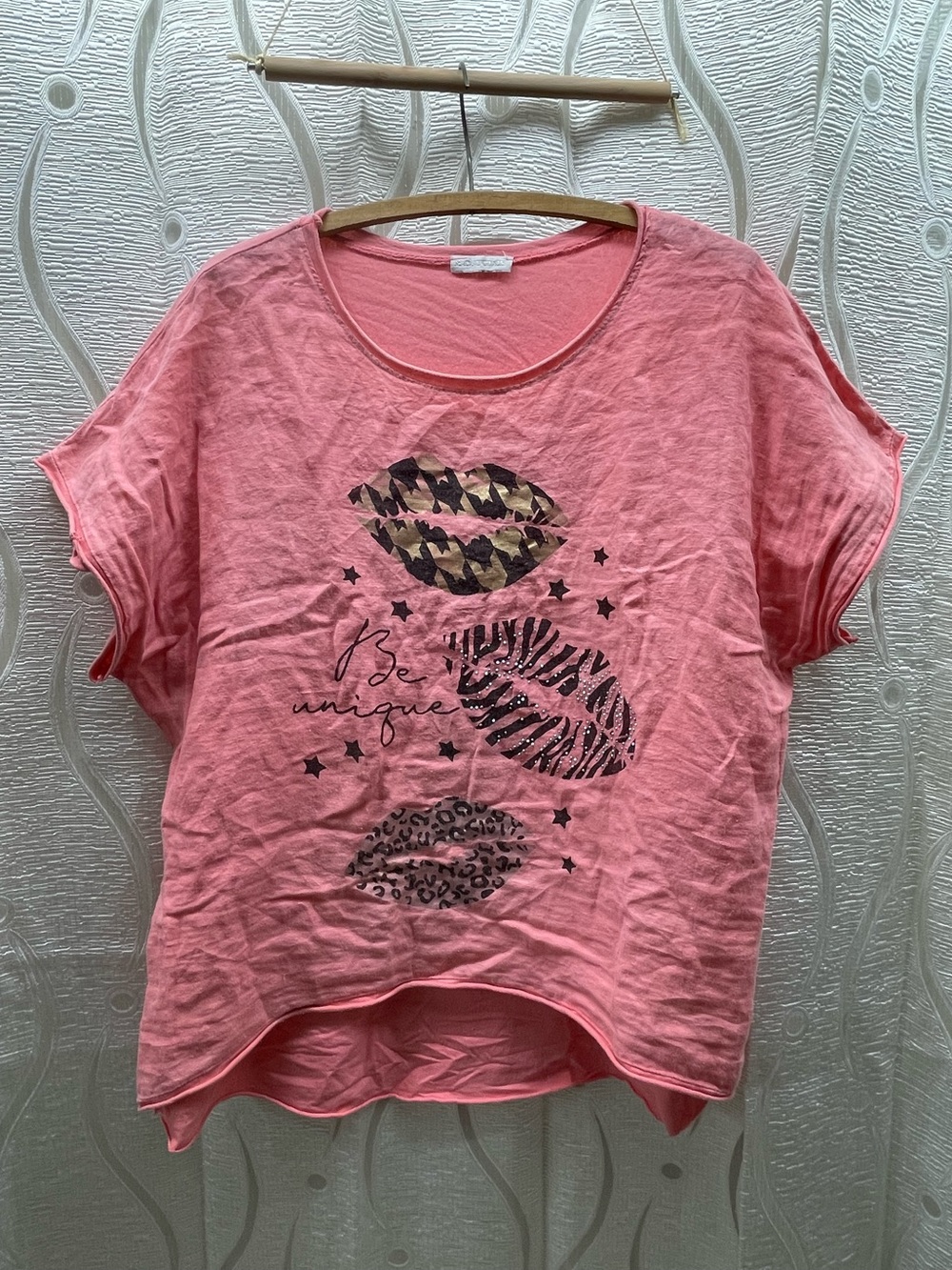 Made in Italy Graphic Tee Women One Size Pink Good Animal Print Lips High-Low